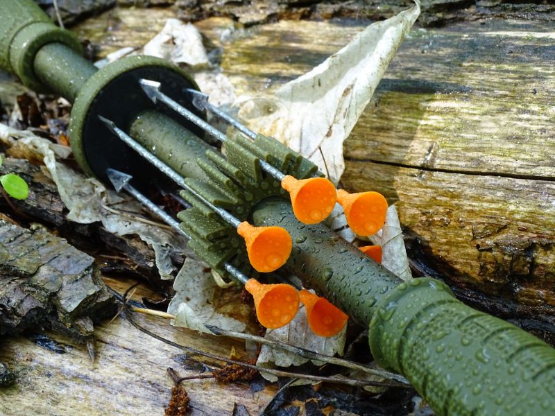 Foukačka je absolutně nenáročnou a spolehlivou zbraní. Nevadí jí tropické teploty ani teploty hluboko pod bodem mrazu. Prašné prostředí, vlhkost ani déšť. Skladovat foukačku i její šípové střely můžete po desetiletí a nebude to mít žádný negativní vliv na jejich funkci.