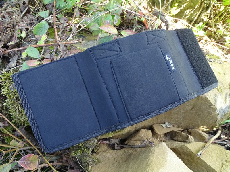 Kvalitně ušitá neoprenová kapsa na váš kotník. Praktický doplněk, který vám může ušetřit nejen peníze, ale i řadu problémů.