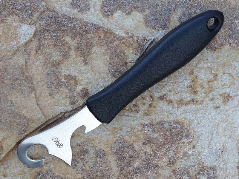 Pákový otevírač konzerv z české produkce společnosti KDS. Delší páka umožňuje pohodlnější úchop. Funkce bezproblémová a navíc je do jeho konstrukce dále integrován otevírač korunkových uzávěrů. Nevýhodou je větší velikost a hmotnost. Značná robustnost a životnost. Otevírák je dlouhý 156 mm a váží 34 gramů. Cena se pohybuje kolem 70,- Kč.