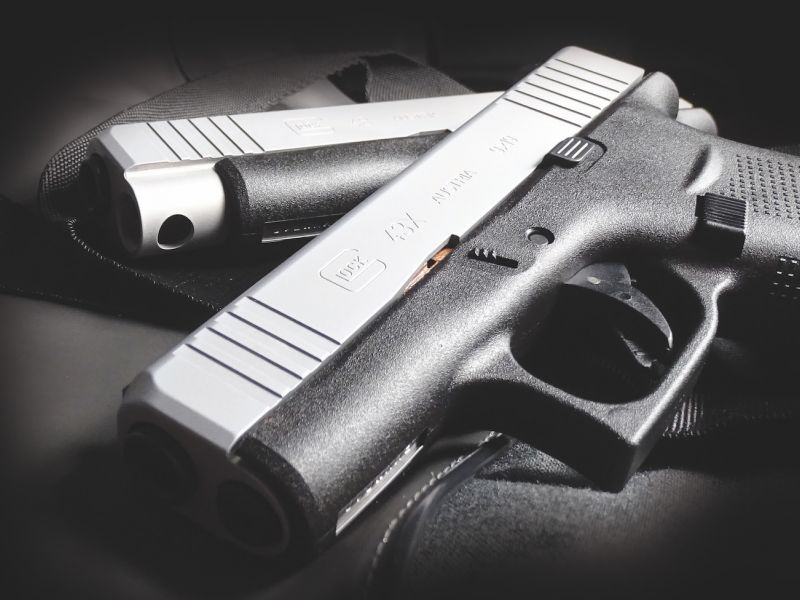 Stříbrné krásky, jak jsem si dovolil nové modely Glocků nazvat, i přes svou barevnou odlišnost, zůstávají stále těmi vysoce odolnými Glocky, na které jsme tolik zvyklí u černých standardních provedení.