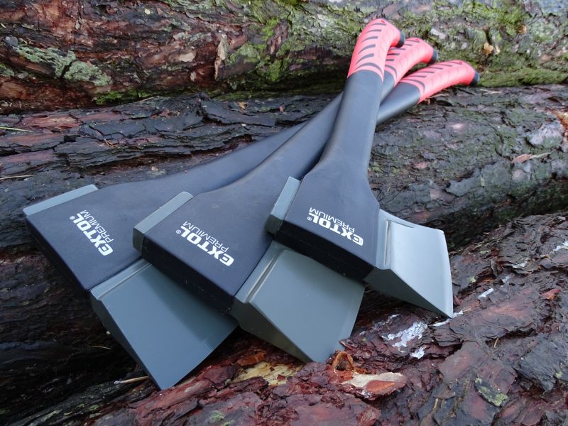 Trojice štípacích seker Extol Premium. Je s podivem, že si můžete pořídit kvalitní sekery, které sice nemají od výrobce obrovskou záruku, ale pro víc než běžné štípání dřeva plně postačí na slušně dlouhou dobu a za zlomek ceny. Jo je potřeba se přizpůsobovat trhu, a to platí zejména pro nás uživatele...