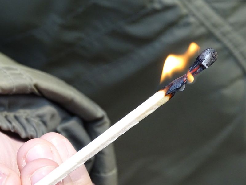 Takzvaná „dlouhohořící sirka“ hoří stejně jako kterákoliv jiná, ale rozhodně ne avizovaných až 60 sekund.