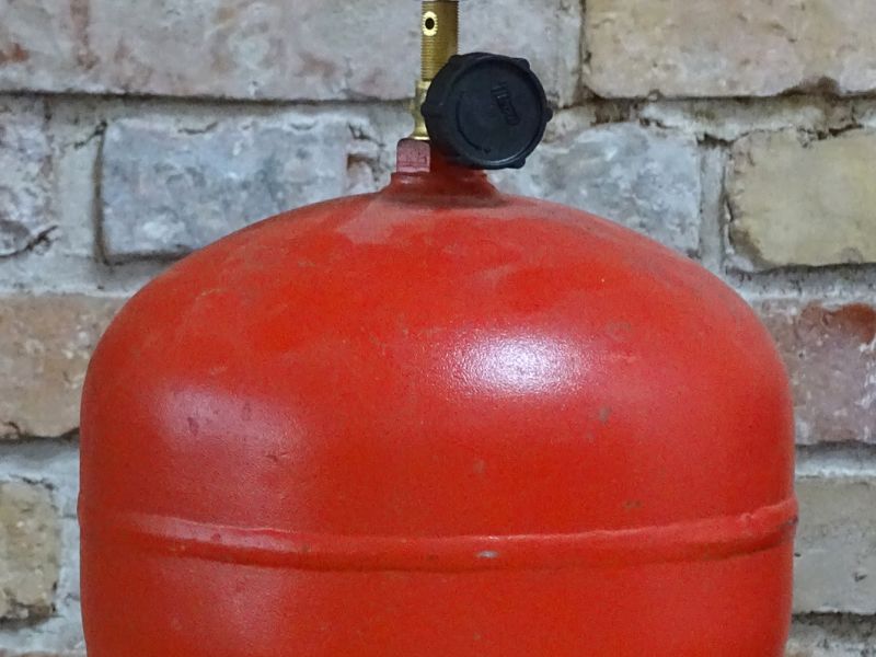 Plynový vařič SOLO je ideální pro samotáře, anebo se na to můžeme podívat tak, že je lehounký (305 g) a zabere velmi málo místa.