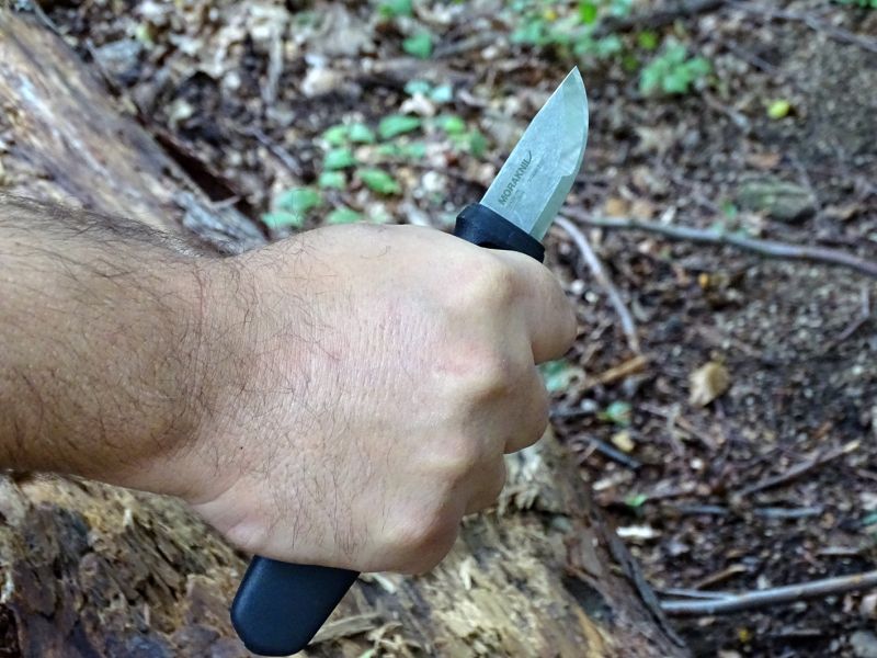 Mám pro vás i jedno „malé plus“. Pokud nasadíte pouzdro na rukojeť, vytvoříte si tím takové XXL držadlo. Pouzdro na rukojeti drží dobře a někdy se vám tato informace může hodit, například při práci v zimních rukavicích.