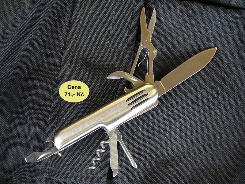 Zavírací multifunkční nůž Gregor vám nabídne 7 funkcí: nůž, nůžky, otevírák korunkových uzávěrů, malý plochý šroubovák, otevírák konzerv, křížový šroubovák, čistič nehtů, pilník na nehty a vývrtku. Nožík pořídíte za 71,- Kč a v zavřeném stavu je dlouhý 92 mm, široký 25 mm a vysoký 14 mm. Délka čepele nože je 55 mm a hmotnost 72 gramů.