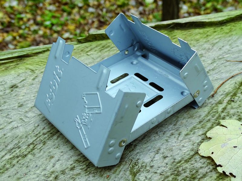 … nebo polootevřený pro malé nádoby či zcela otevřený pro větší hrnečky či hrnce.