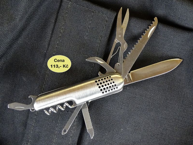 Zavírací nožík Beaver Silvester je celonerezový pěkně zpracovaný a za pěkných 113,- Kč. Jeho pořízením získáte 11 pomocníků: nůž, pilku na dřevo, nůžky, otevírák korunkových uzávěrů, malý plochý šroubovák, otevírák konzerv, křížový šroubovák, čistič nehtů, pilník na nehty, nástroj na protahování šňůr a vývrtku. Délka nožíku v zavřeném stavu je 93 mm, šířka 25 mm a výška 17 mm. Délka čepele nože je 55 mm a hmotnost nože 103 gramů.