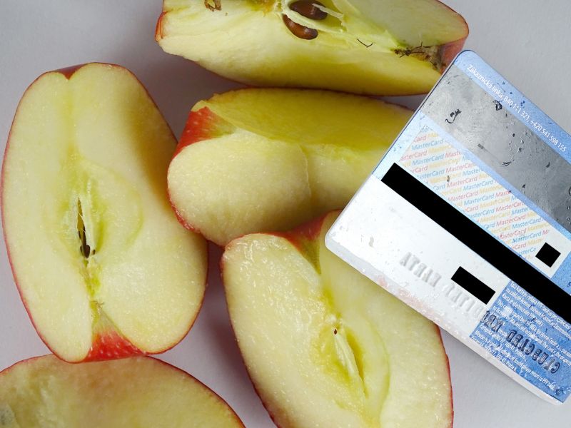 Na jablko jsem již také raději použil nabroušenou kartu. A výsledek vidíte sami! Nakrájet jablko na jak se říká měsíčky fakt není problém.