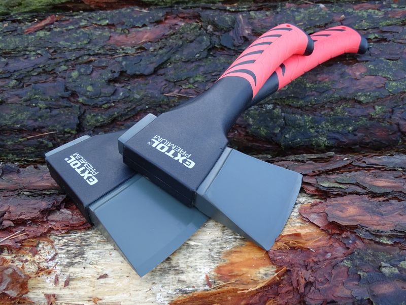 Sekací sekery Extol Premium jsou nejmenší z celé řady. Nicméně jsou vyrobeny za užití stejných technologií. Vysokouhlíková ocel potažená vrstvou teflonu a značně odolný a houževnatý nylon.