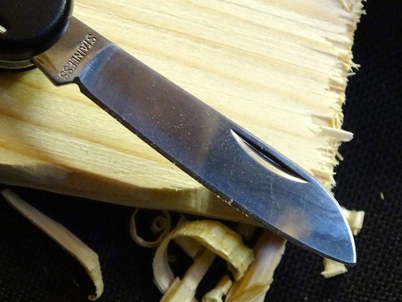 Ani nařezání drobounkých štěpků nečiní těmto zavírákům žádný problém.