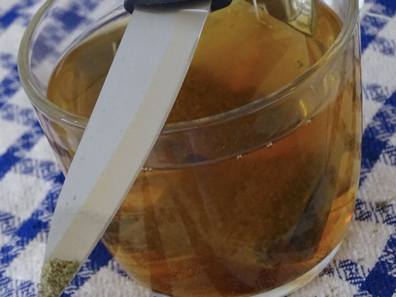 Přidat do kávy nebo čaje pepř je již hodně stará záležitost. Dělaly to již naše prababičky a léčily s tím nachlazení i chřipky. Dokonce takto zotavovaly lidi po angínách a léčily střevní infekce. Dokonce vojáci v zákopech za první světové války si přidávali pepř do čaje a kávy, aby tu hrůzu lépe snášeli a neonemocněli a vydrželi déle bdělí.