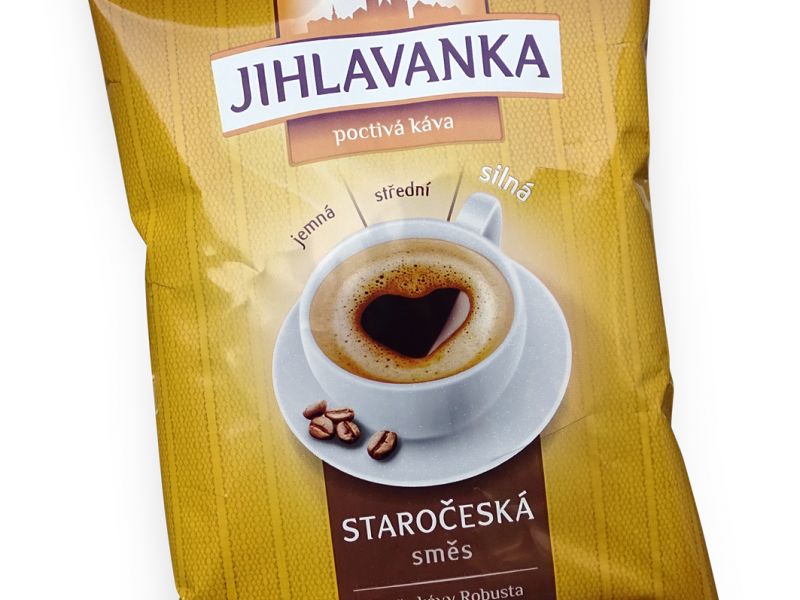 Není potřeba si na nic hrát! Na přípravu cold brew kávy vám postačí ta nejobyčejnější a nejlevnější káva!