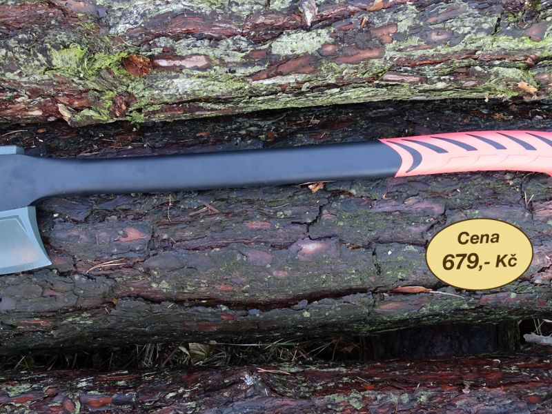 Největší štípací sekera Extol Premium má hmotnost 1650 gramů a hodí se ke štípání větších polen. Její délka je 720 milimetrů a délka ostří dosahuje 92 milimetrů. Šířka klínu je v nejširším místě 30 milimetrů. Rukojeť je ve své zadní části rozšířena, aby bylo zamezeno jejímu snadnému vypadnutí z ruky.