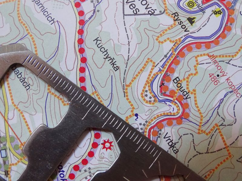 Pravítko i úhloměr můžete velmi dobře využít například při plánování trasy nebo pro odměření vzdálenosti.
