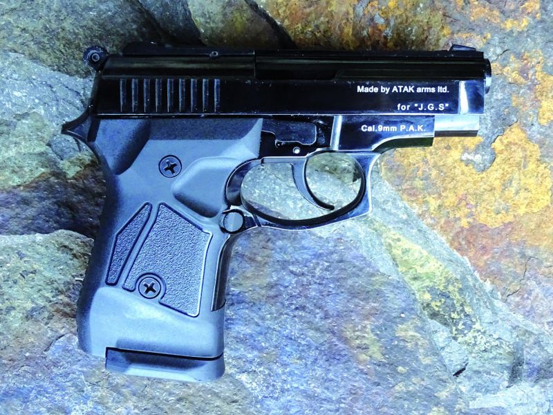 Pravý boční pohled zase jen potvrzuje, že „devětsetčtrnáctka“ opravdu patří mezi velice povedené plynovky.