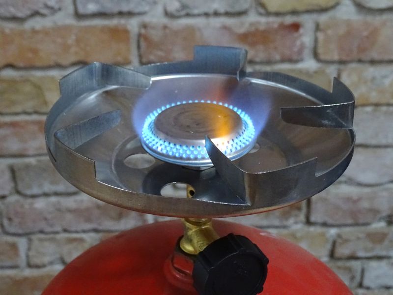 Jednohořáková konstrukce je výkonná a hoří stejně dobře jako dvouhořáková.