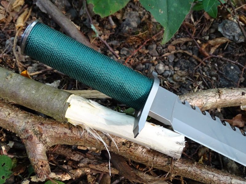 Takto vypadá ořezaný kmínek před tím než jej nasunete do dutiny rukojeti.