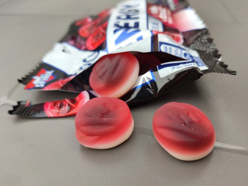 Příchuť višeň+cola je sladší...