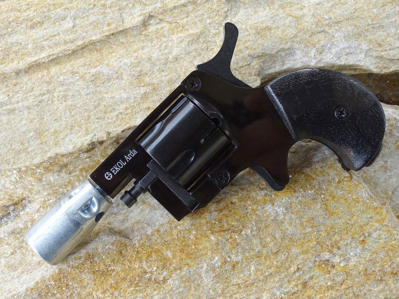 Díky své velikosti, či spíše malinkosti se často využívá jako signalizační revolver.