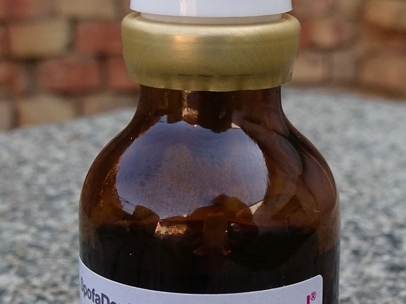 Dostupnějším a stejně dobře účinným může být také desinfekční prostředek Jodisol s obsahem jódu.