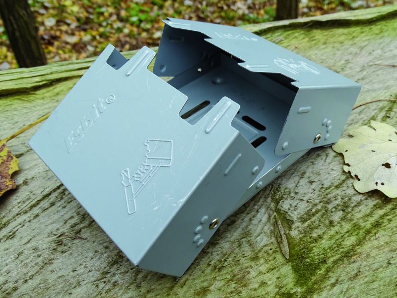 Velký vařič má čtyři aretované polohy. Takto vypadá při nejmenším možném rozevření – ideální pro malé hrnky...