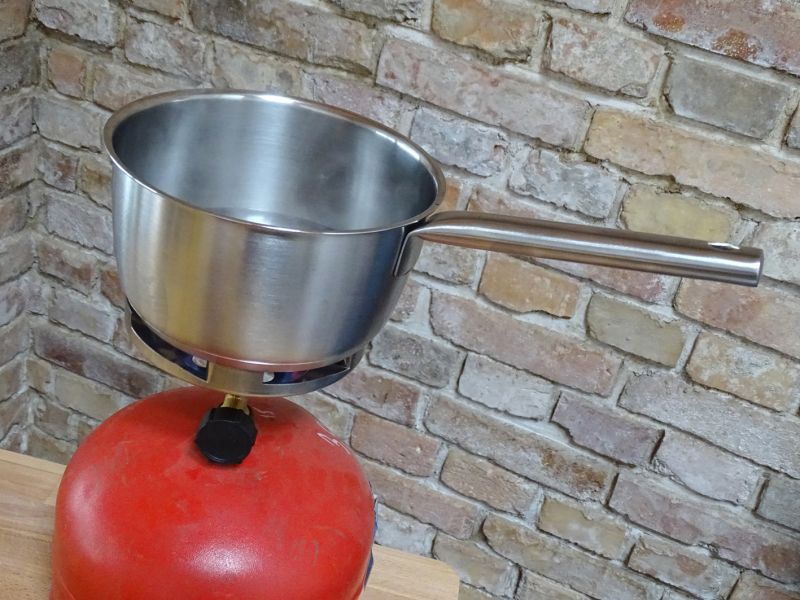 Nevýhodou jednohořákového SOLA je možnost současného ohřevu pouze jedné nádoby.