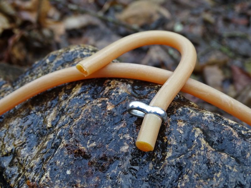 Hnací guma může po čase prasknout. Je proto dobré na to pamatovat a mít nějakou gumu v záloze. Nemusí mít nutně kruhový průřez – můžete bezproblémů použít i čtvercový. Nicméně pokud o gumu přijdete úplně, můžete tyč Hawai používat jako běžný trojzubcový oštěp.