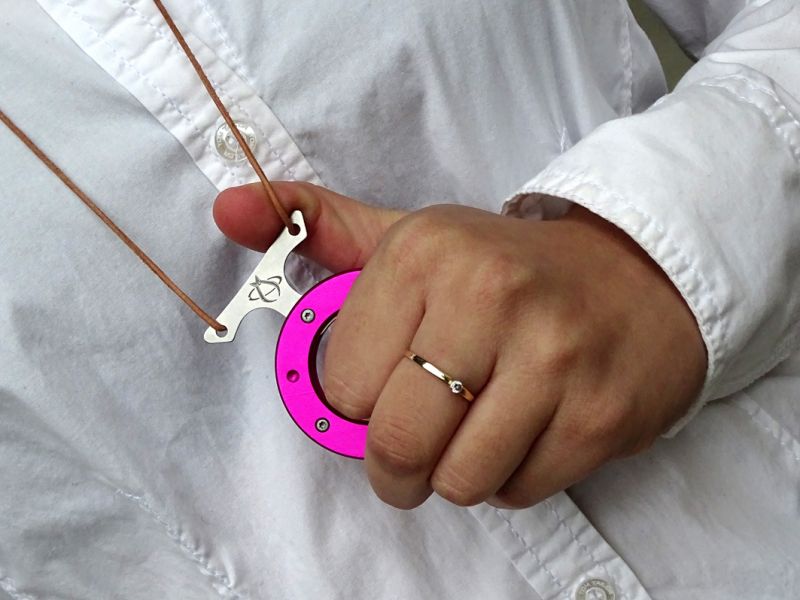 Mantis je latinským označením Kudlanky - nožířství si pro svůj název vůbec nevybrala špatně. Vicious pak můžeme zlehýnka přeložit něco jako kouzelný či čarovný kruh. I tady to označení celkem sedí – s tímto kruhem může trénovaný jedinec doslova čarovat.