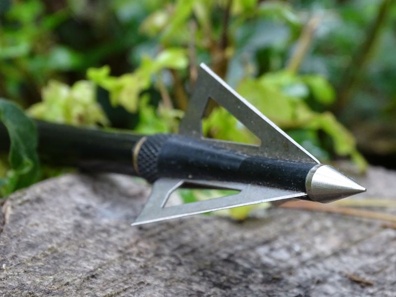 A ještě jednou pevný lovecký hrot taktéž o hmotnost 125 grainů (8,1g). Také robustní, ale přeci jen nepatří do kvalitativní třídy svých kolegů, nicméně je také mnohem levnější (100,-/ks).