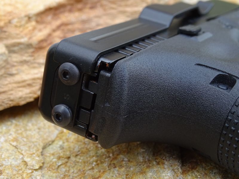 Ale i větší pistole mohou využívat předností klipu CLIPDRAW v plném rozsahu. Například zde si můžete prohlédnout instalovaný klip na pistoli Glock 19.