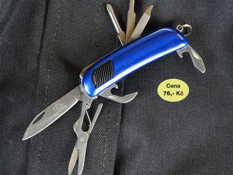 Další nožík Beaver Spencer má díky dírce v čepeli nože zajištěno její vynikající otevírání. Nožík poskytuje celkem 7 funkcí: nůž, nůžky, otevírák korunkových uzávěrů, otevírák konzerv, čistič nehtů, malý plochý šroubovák a křížový šroubovák. Délka nožíku v zavřeném stavu je 78 mm, šířka 23 mm a výška 15 mm. Hmotnost nože je 66 gramů. Jeho cena je 76,- Kč.