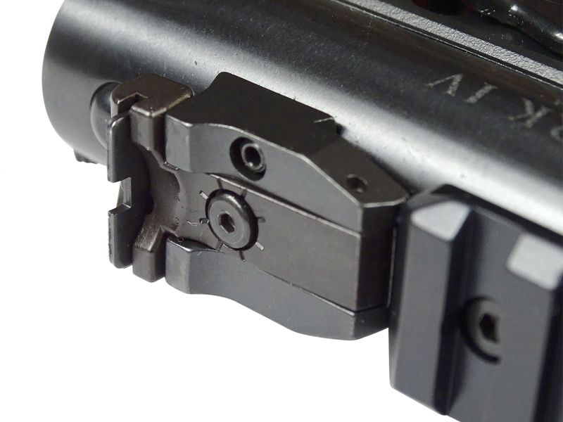 U nejnovější generace Mark IV nalezneme také nové provedení mechanických mířidel. Nejen, že je hledí výškově i stranově korigovatelné, ale také mají vyšší stavbu, což zabezpečuje jejich bezproblémové využití i s namontovaným tlumičem zvuku.