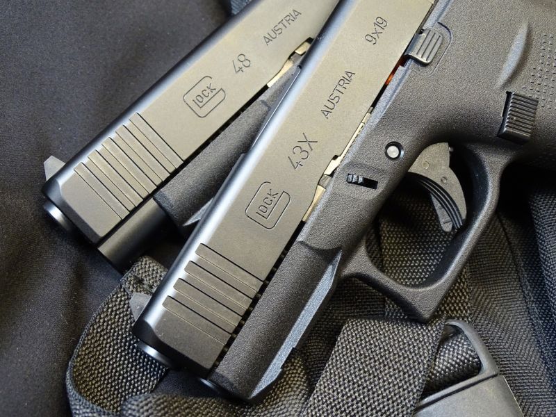 Černé provedení ocelových povrchů obou nových Glocků je uživateli bráno jako více univerzální a praktičtější. To platí zejména pro uniformované, ale i neuniformované bezpečnostní složky.