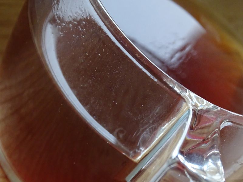 Výsledek je velice chutný čaj barvou připomínající běžný čaj černý. Ta chuť je opravdu úplně fajn a tento čajík by se dal pít kliďánko každý den.