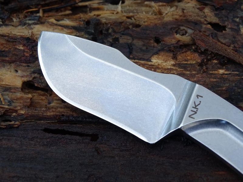 Ostří je již z výroby velmi dobře nabroušeno. Nůž můžete ihned po vybalení používat.