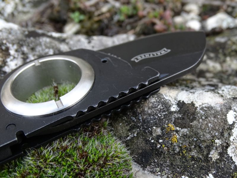 Zdrsnění pro oporu palce výrazně zvyšuje jistotu úchopu.