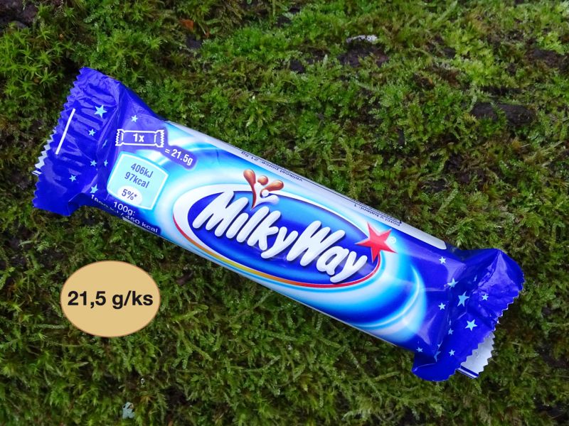 … Co se bílkovin týče, pak na druhém místě skončila „má“ Snickers, kde je hodnota bílkoviny na 8,6 gramech. Následuje KitKat s 7,7 gramy, dále 3Bit s 5,1 gramy, Lion 4,2 gramu, Mars 4 gramy a na chvostu jsou Milky Way 3,6 gramu a DELI, kde je bílkoviny pouze 3,1 gramu...