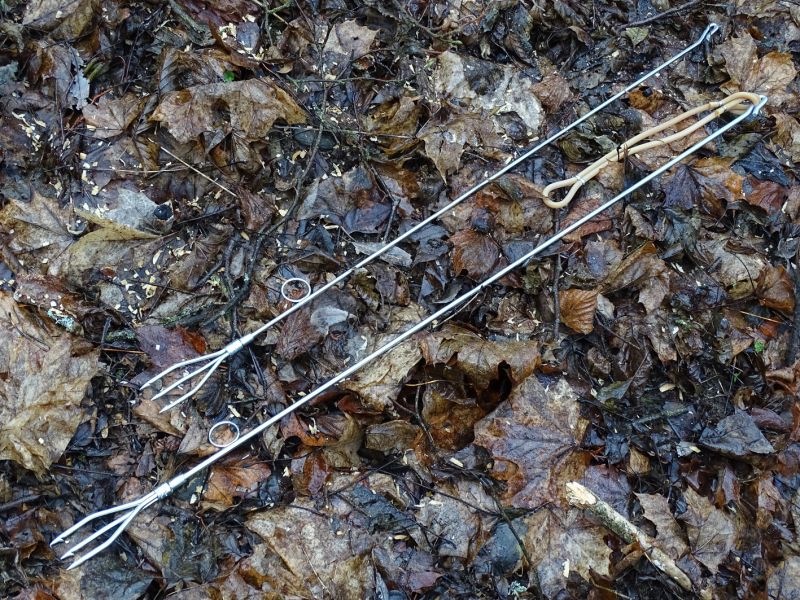 Jak již vyplynulo ze samotného textu na trhu jsou běžně dostupné dva typy tyčí Hawai – malá a velká. Celková délka malé je 845 mm, velké 954 mm. Průměr ocelového těla malé tyče je 5 mm, u velké 6 mm. Hmotnost malé tyče Hawai je rovna 168 gramů, zatím co velká tyč dosahuje 275 gramů.