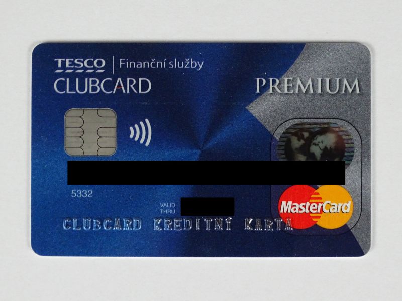 A vše začíná u běžné platební, kreditní či jakékoli jiné plastové karty. Polyvinylchlorid (PVCA) z kterého jsou karty vyráběny sice nenahradí ocel, ale v nouzi ji může celkem obstojně zastoupit. Hlavně je dobré o této možnosti vědět!