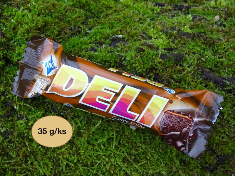 … No a takto bysme mohli rozebírat cukry i tuky, ale to už si každý z vás určitě nastuduje na obalech tyčinek. Asi nejlépe bych hodnotila právě neznačkovou tyčinku Tesco nebo tu „moji Snikrsku“. Ty totiž vyjma všeho toho dobrého obsahují navíc ještě arašídy. Oříšky, anebo prý jak jsem někde četla luštěninu (no snad jsem nenapsala blbost?)...