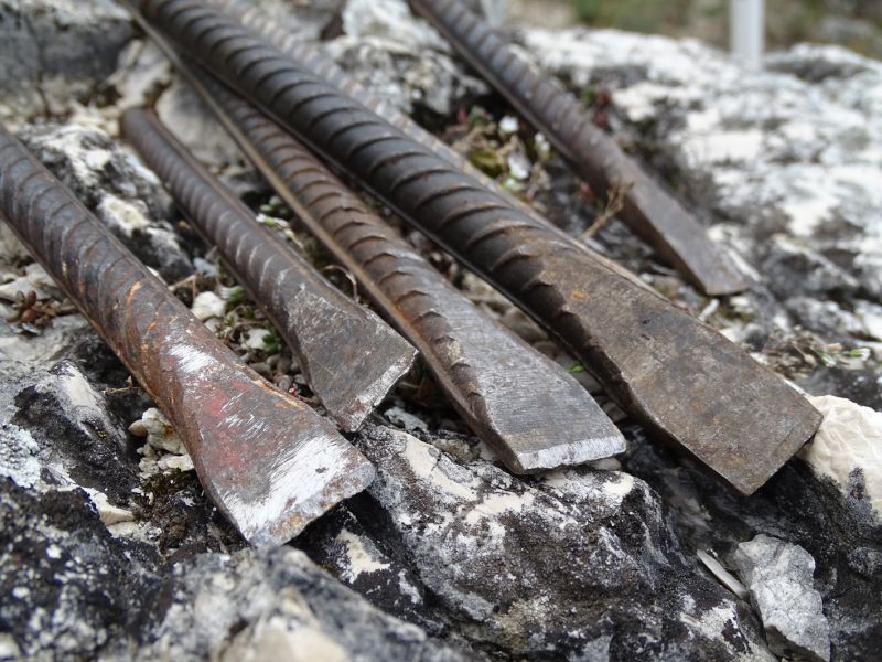 Doporučuji jakýkoli sekáč, který si budete vyrábět doplňovat otvorem na jeho konci. Je to praktické a určitě jejich přínosů využijete.