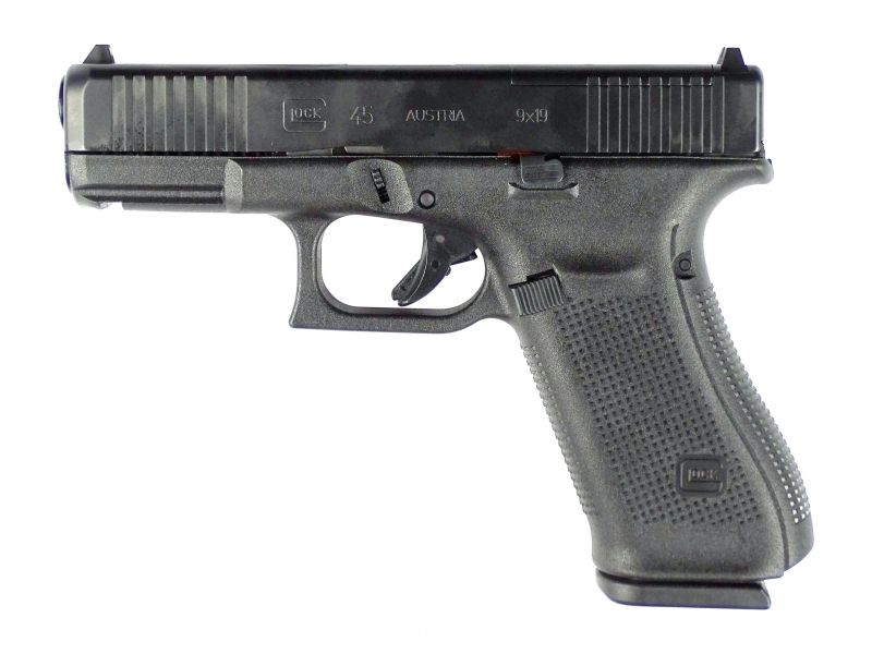 Nahoře původní provedení Glocku 45, dole pak shodný pohled na inovované provedení Glock 45 MOS. Na první pohled si člověk ani nedokáže povšimnout v podstatě jediného konstrukčního detailu.