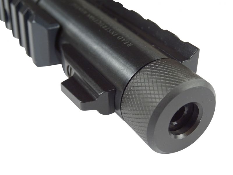 V případě, že jej nevyužíváme pro vhodné úsťové zařízení, je závit kryt masivní kovovou krytkou. Ta zabezpečí závit před případným poškozením.