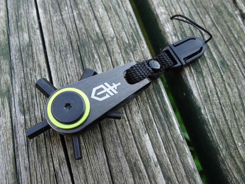 Klíče jsou z praktického důvodu vyrobeny z nerezavějící oceli 420 a jsou také kaleny.