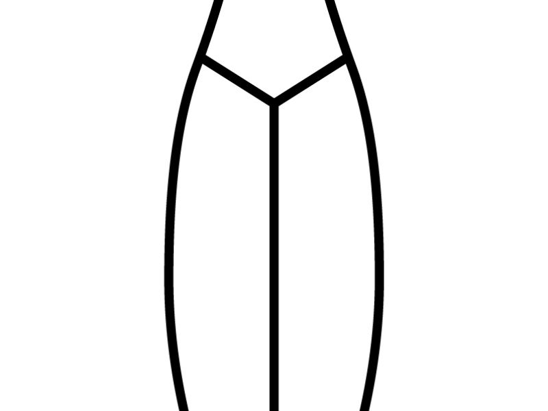 Ve dvojce si také můžeme všimnout dvojice kompaktních tlačných dýk s oboustranně broušeným ostřím, které má hlavní aktér upevněny na zadní části opasku. Jde o jednoduchou dýku s čepelí ve tvaru listu.