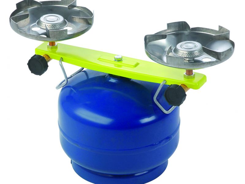 Dvouhořákový plynový vařič PICAMP je taková „odlehčená“ varianta Táboráku. Má jednodušší nenastavitelné boční podpěry a využívá ve své konstrukci ocelový profil z méně masivního materiálu. Asi ideální pro rodinnou dovolenou.