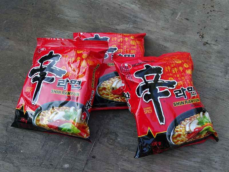 Takto korejskou polévku koupíte v řetězci Makro. Obal je včetně českého návodu a je poměrně robustní.