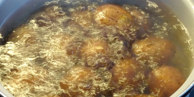 voda z vařených BRAMBOR nevylévat, nevyhazovat!