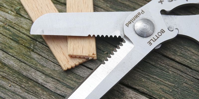 Víceúčelové nůžky jako přívěšek na klíče