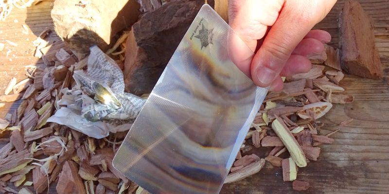 LUPA rozdělej oheň bez sirek